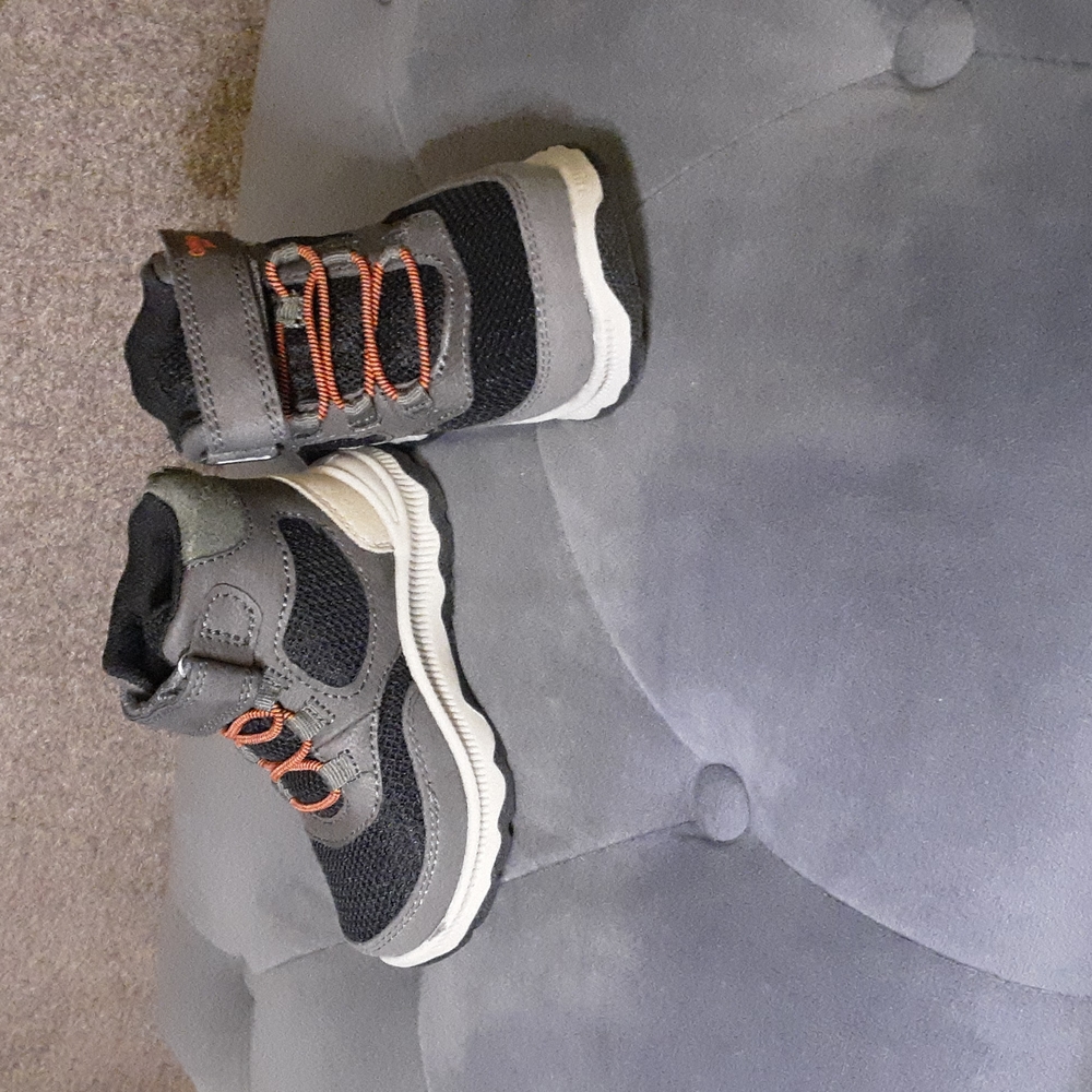 Osh Kosh toddler boys hiking boot size 6 BRAND NEW